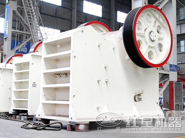 粉碎花崗巖選用750顎破機，效果不錯，性價比更高