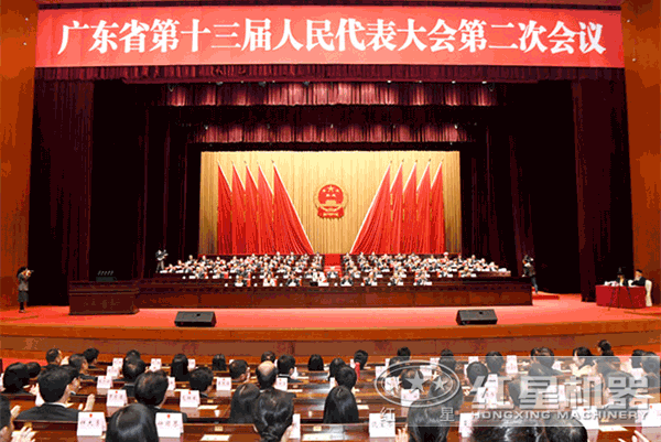 大型流動粉碎石頭一體機多少錢一臺？