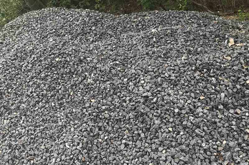 鋪路、修路用的瓜子石破碎機(jī)多少錢一套