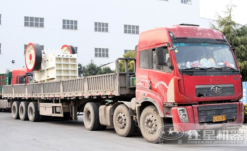 人工破碎混凝土用什么機器？選擇顎破機，大產(chǎn)量，運行可靠